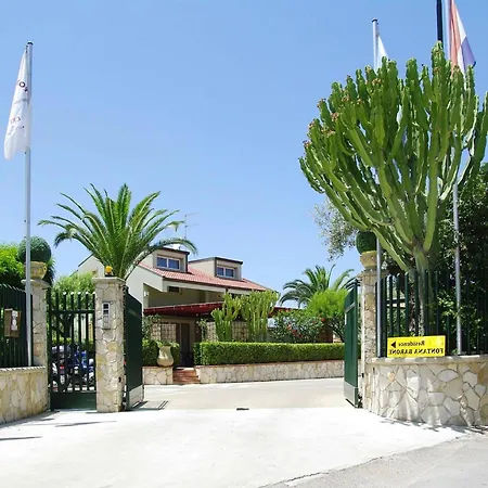 別荘 Near With Pool チェファル